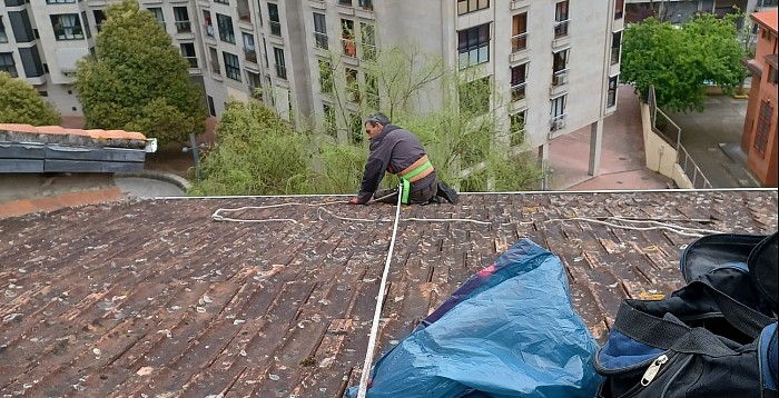 Limpieza y mantenimiento de canalones en A Coruña